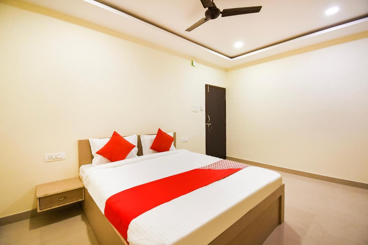 Oyo Flagship 45586 Hotel Airport Inn Rāipur Екстериор снимка
